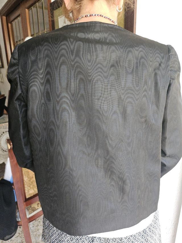 Chaqueta corta negra vestir