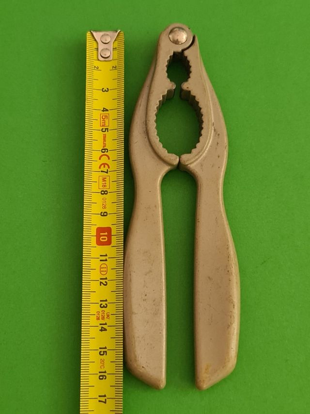 Cascanueces antiguo metálico