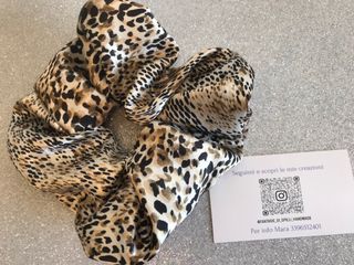 Scrunchie leopardato beige e marrone
