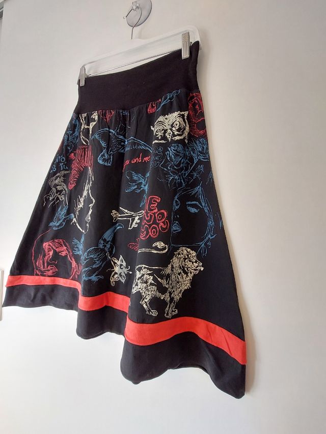 Falda DESIGUAL negra estampada