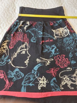 Falda DESIGUAL negra estampada