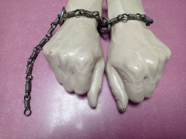 Grilletes antiguos de metal