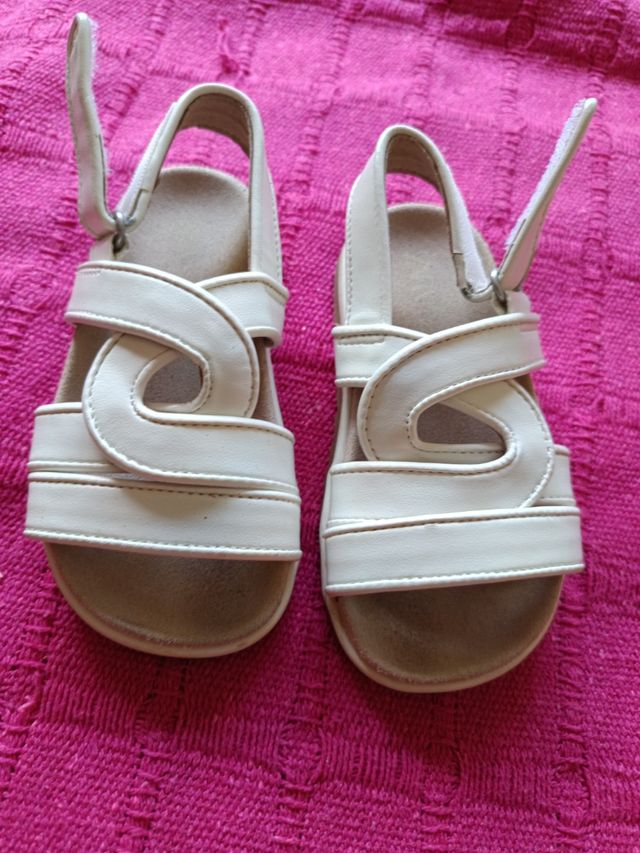 Sandalias Zara niña beige talla22
