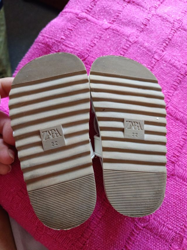 Sandalias Zara niña beige talla22