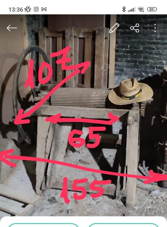 Antigua herramienta de prensado de vino