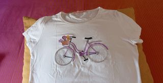Camiseta bici flores - Blanca y morada