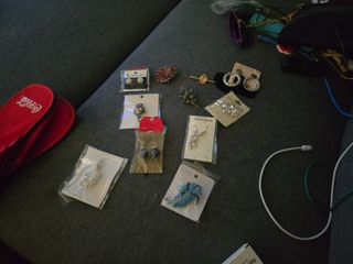 Joyería Variada: Aretes, Broches