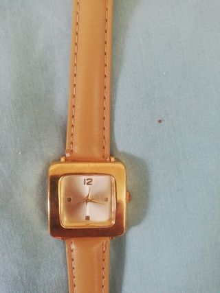 Reloj Yves Rocher dorado
