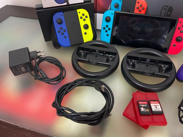 Nintendo Switch + juegos + mandos y extras
