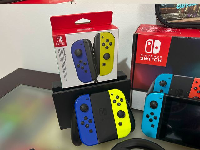 Nintendo Switch + juegos + mandos y extras