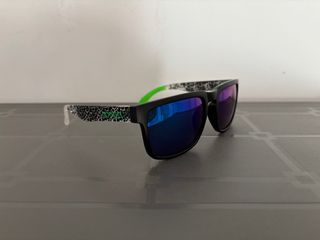 Gafas sol nuevas - azules y negras