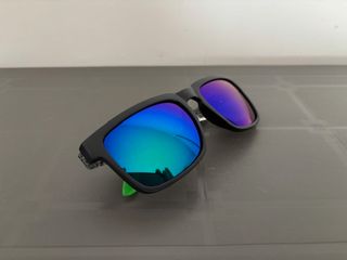 Gafas sol nuevas - azules y negras