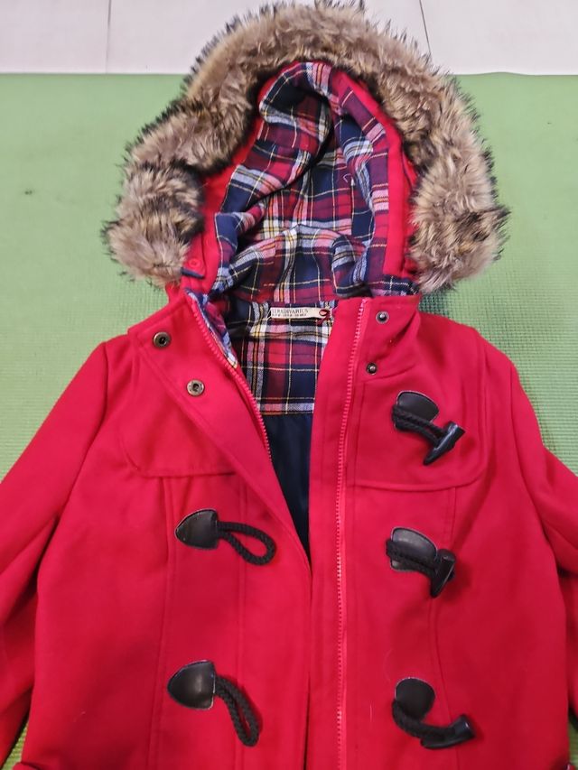 Abrigo rojo Stradivarius talla M