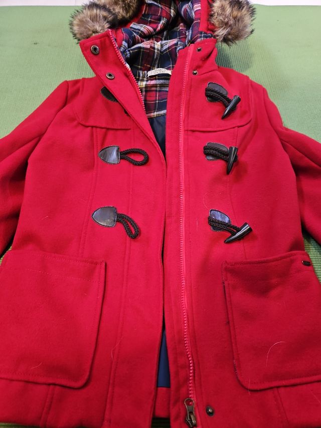 Abrigo rojo Stradivarius talla M