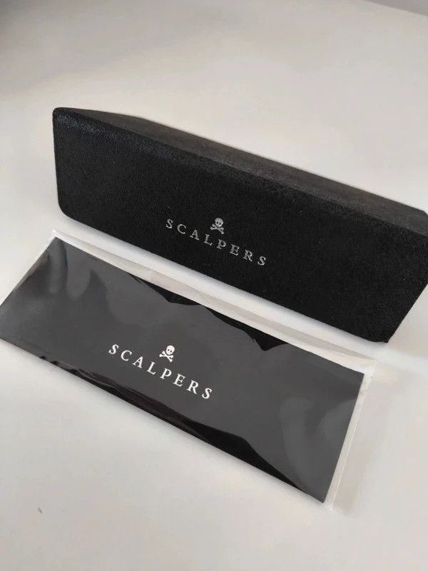 Funda gafas Scalpers negra - NUEVA