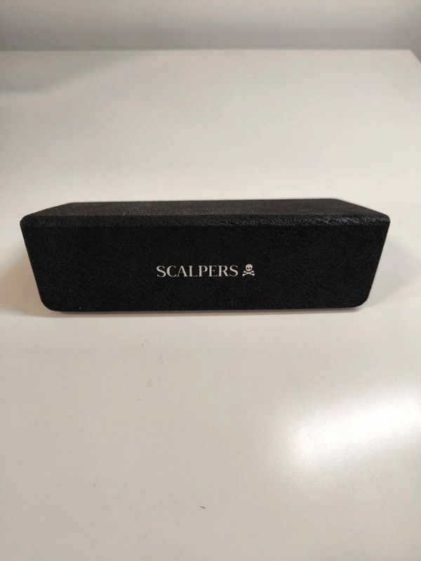 Funda gafas Scalpers negra - NUEVA