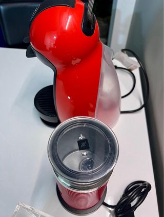 Cafetera Dolce Gusto + Espumador Aeroccino + caja