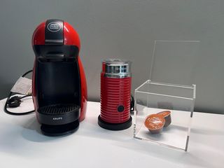 Cafetera Dolce Gusto + Espumador Aeroccino + caja