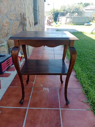 Mesa auxiliar madera - vintage no hago envios.