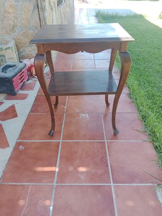 Mesa auxiliar madera - vintage no hago envios.
