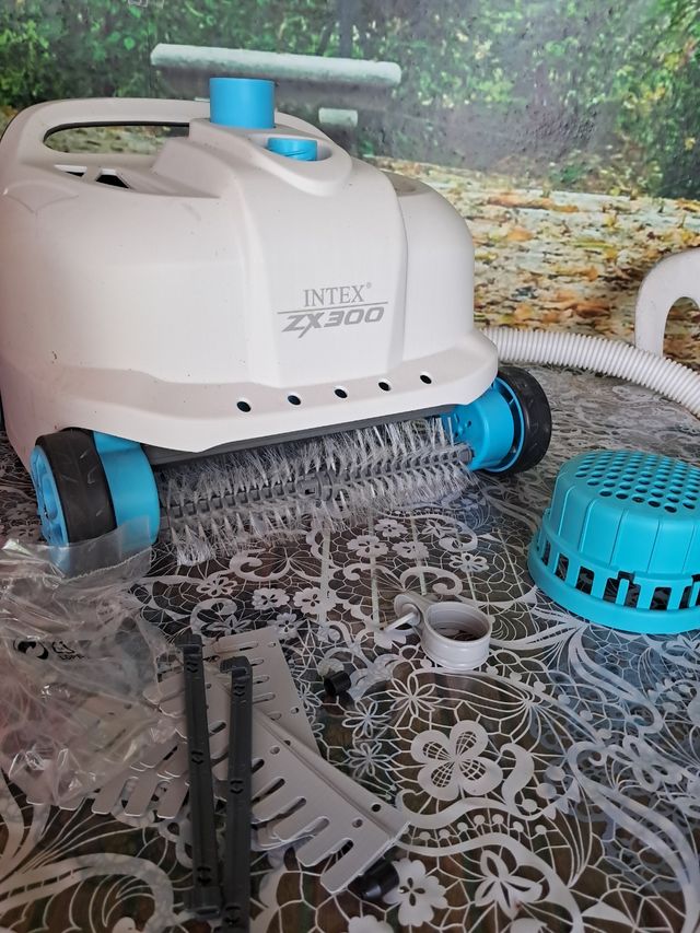 Limpiafondos INTEX ZX300.