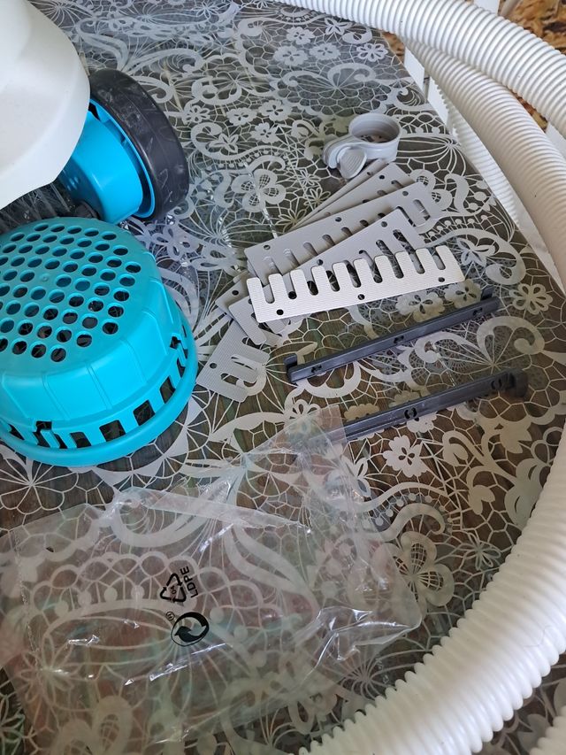 Limpiafondos INTEX ZX300.