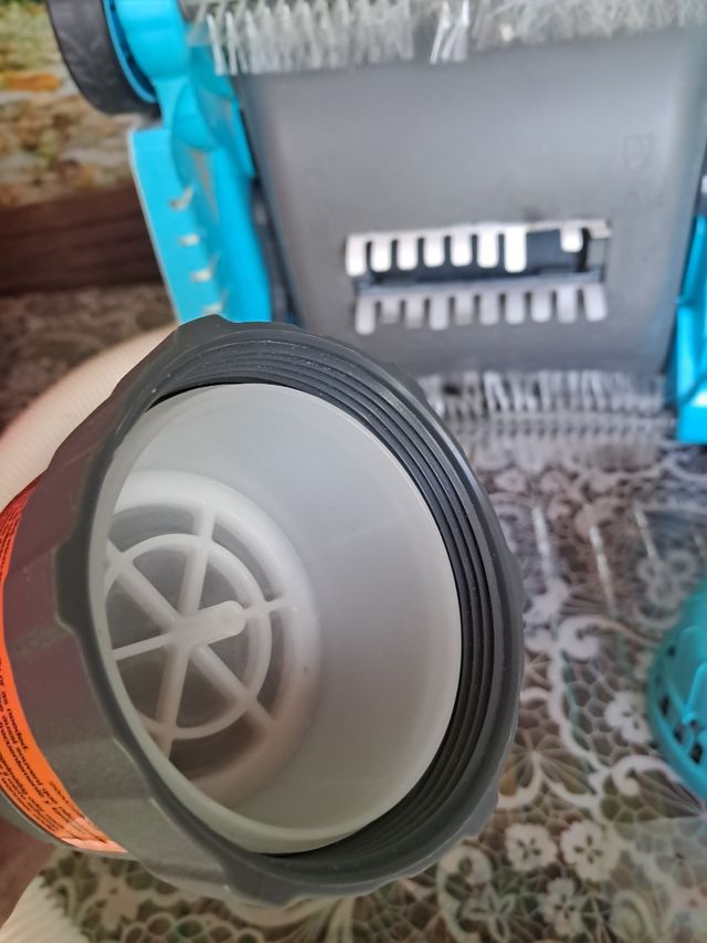 Limpiafondos INTEX ZX300.