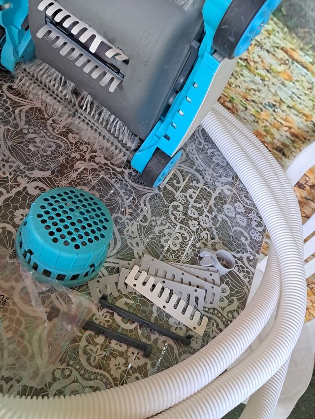 Limpiafondos INTEX ZX300.