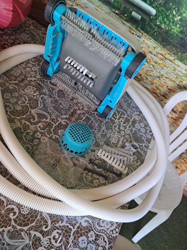 Limpiafondos INTEX ZX300.