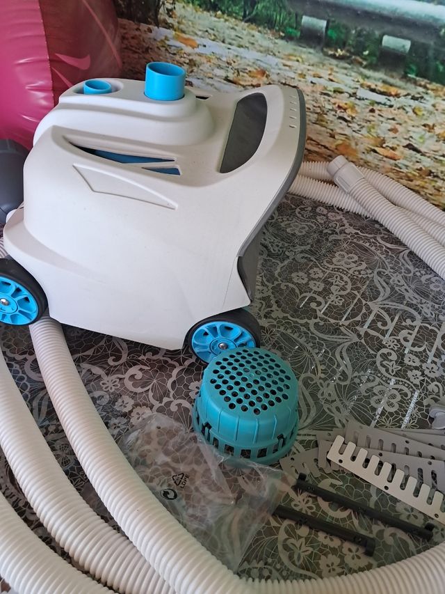 Limpiafondos INTEX ZX300.