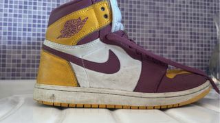 Nike Air Jordan 1 Retro High - Viola Giallo