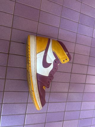 Nike Air Jordan 1 Retro High - Viola Giallo