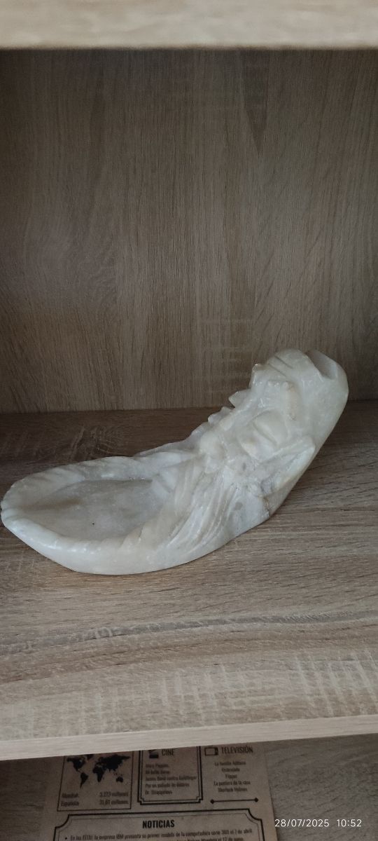 jabonera peculiar tallada a mano  en mármol