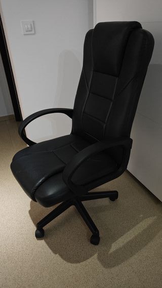Silla oficina negra piel sintética
