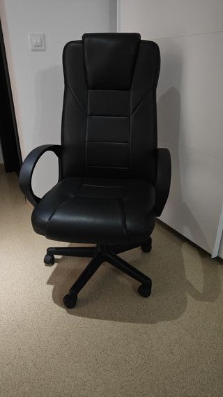 Silla oficina negra piel sintética