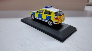 Coche Policía Vauxhall Astra escala  1:43 Vanguard