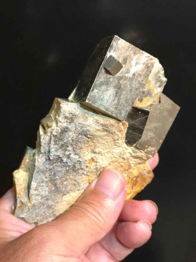 Pirite cubica in matrice