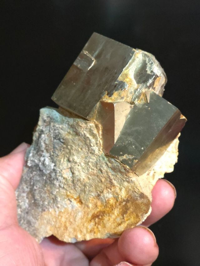 Pirite cubica in matrice