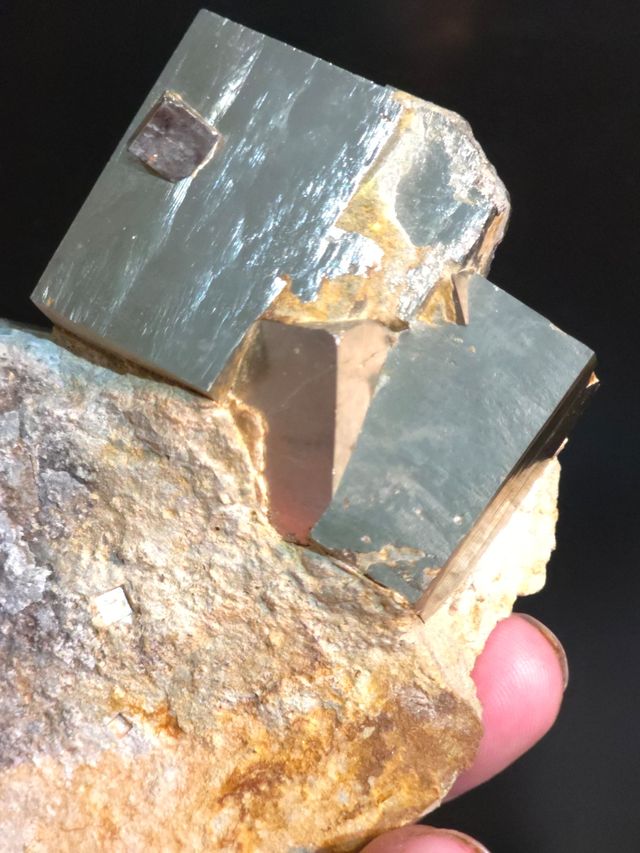 Pirite cubica in matrice