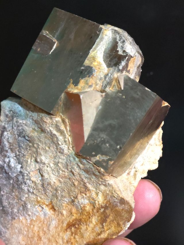 Pirite cubica in matrice