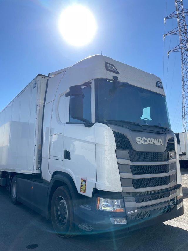 SCANIA S450: Cabeza Tractora