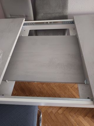 Mesa comedor extensible gris con 4 sillas 