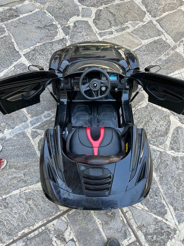 Auto elettrica bimbi McLaren 720S