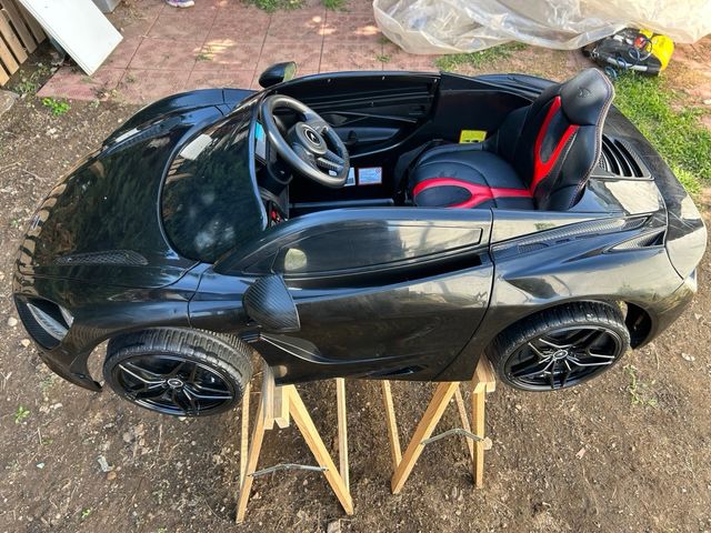 Auto elettrica bimbi McLaren 720S