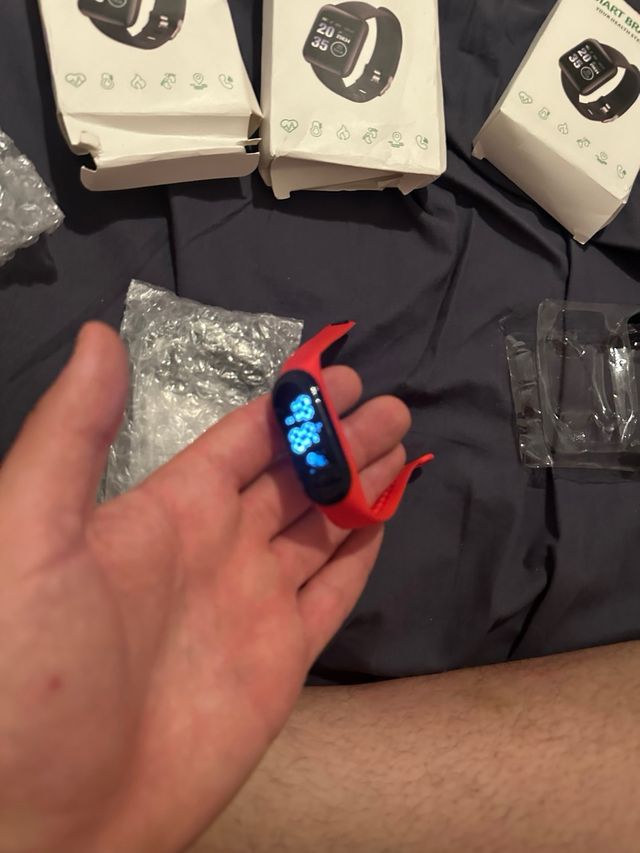 Smartwatch negro y rojo - Reloj inteligente