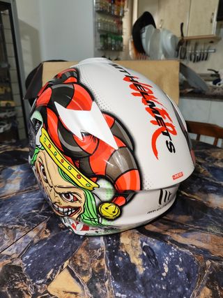 Casco moto MT Helmets diseño Joker