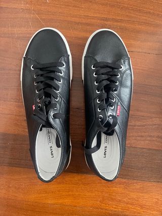 Zapatillas Levis negras - talla 43