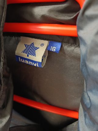 Chaqueta Luanvi negra impermeable