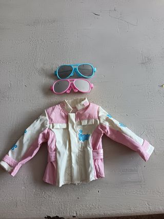 Chaqueta y dos gafas para Nancy