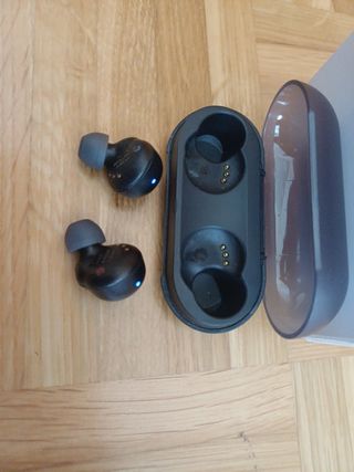 Sony WF-C500: auriculares defecto caja